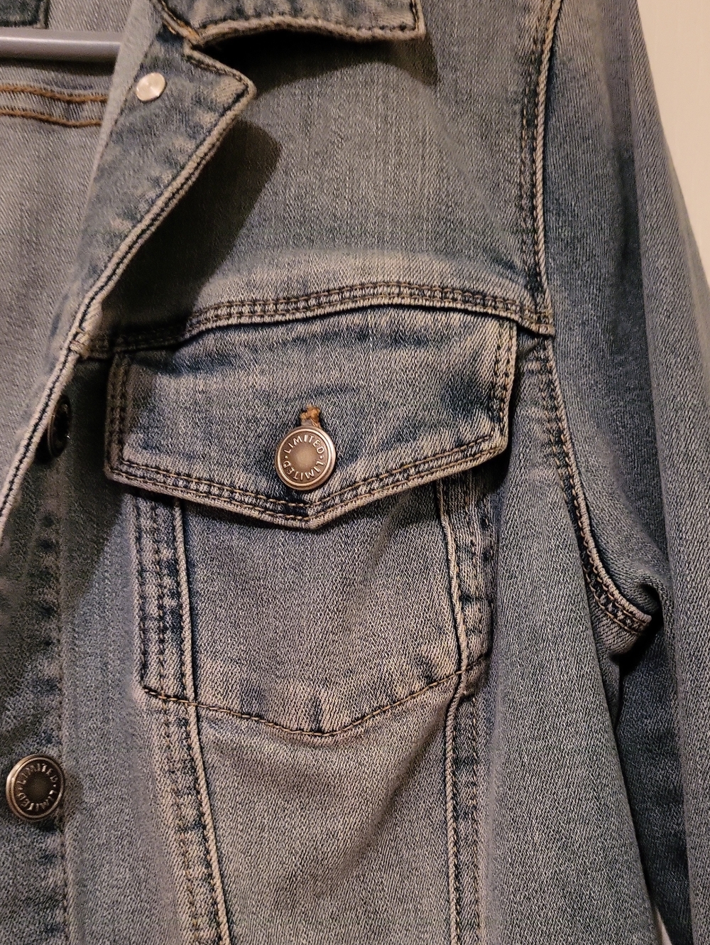 NWOT The Limited Medium Jean Jacket - Picture 4 of 6